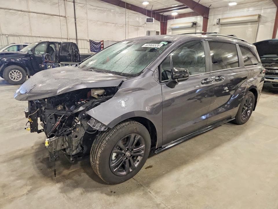 2025 TOYOTA SIENNA XSE