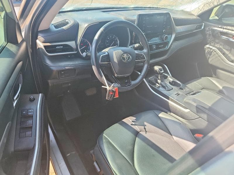 2020 TOYOTA HIGHLANDER XLE 8
