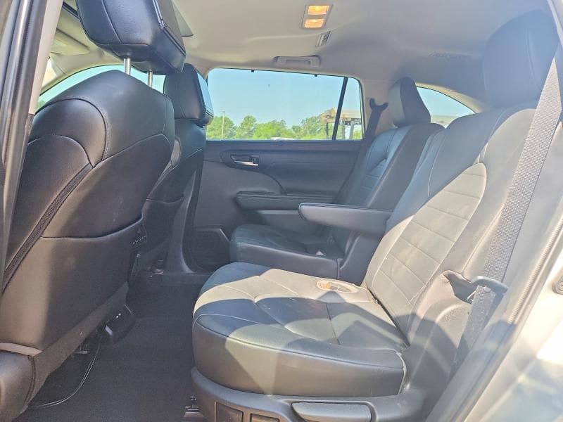 2020 TOYOTA HIGHLANDER XLE 11
