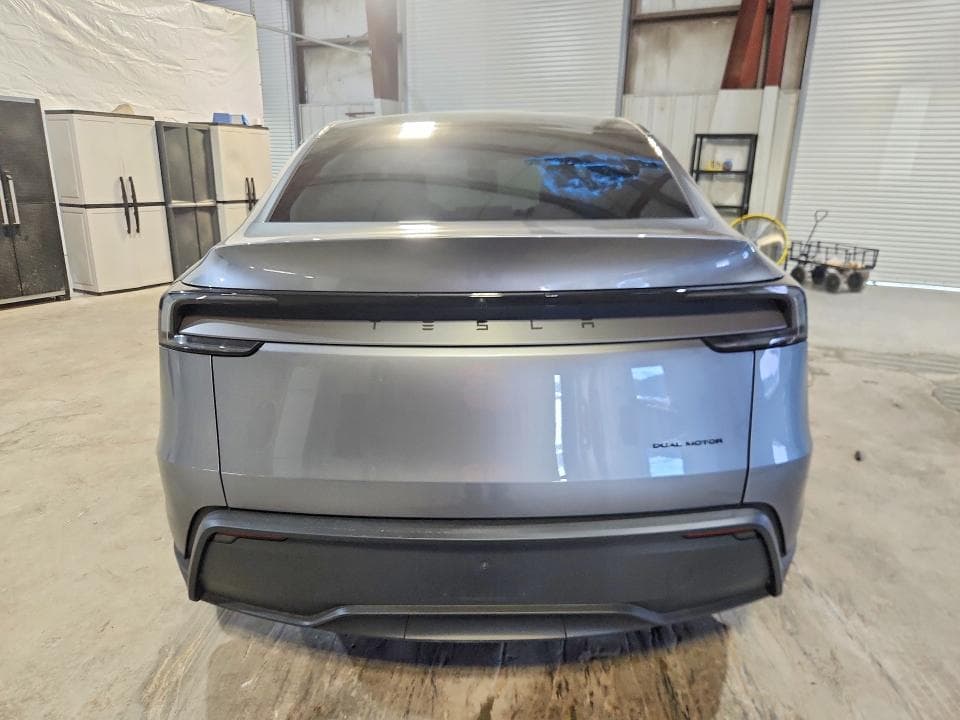 2026 TESLA MODEL Y 6