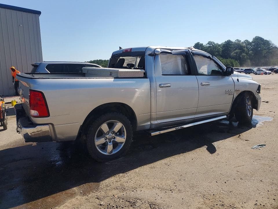2019 RAM 1500 CLASSIC SLT 3