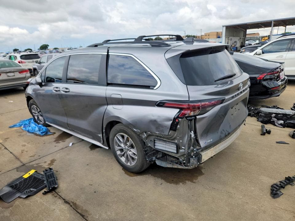 2026 TOYOTA SIENNA LE 2