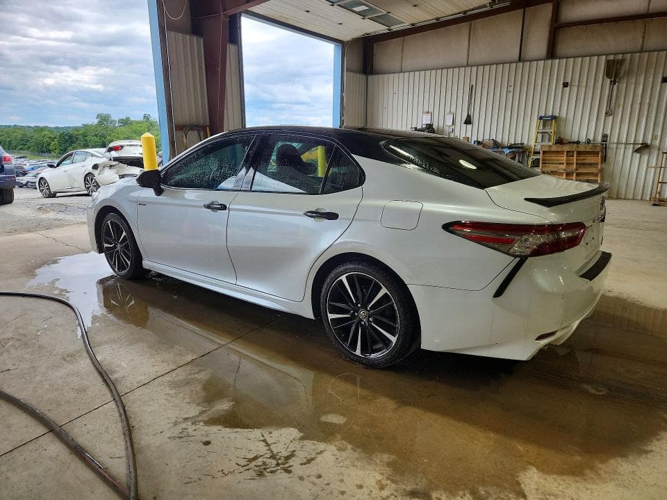 2018 TOYOTA CAMRY XSE 2