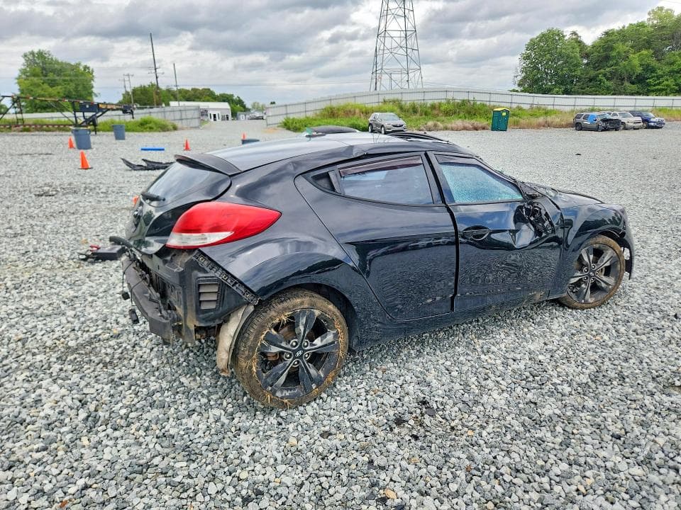 2017 HYUNDAI VELOSTER VALUE EDITION 3