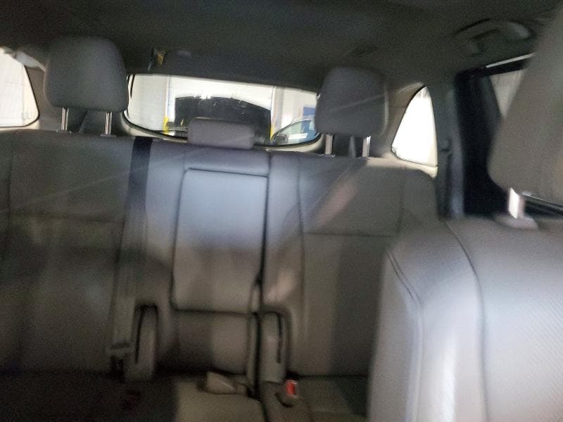 2019 TOYOTA HIGHLANDER LIMITED 10