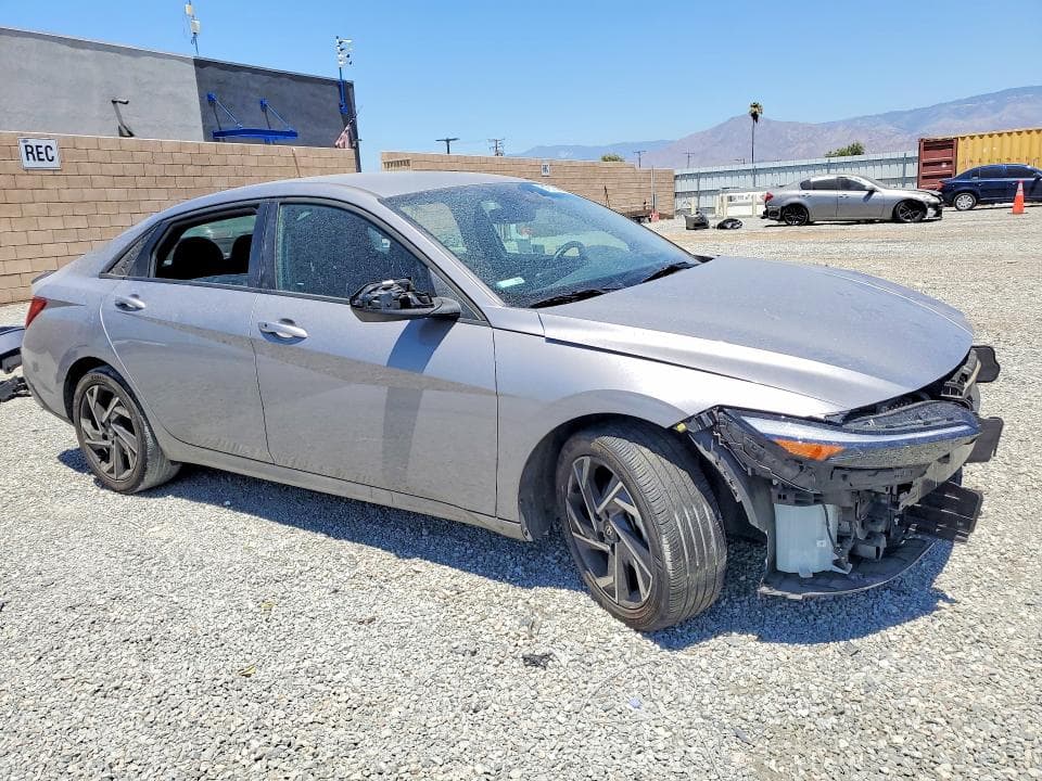 2025 HYUNDAI ELANTRA SEL SPORT 4