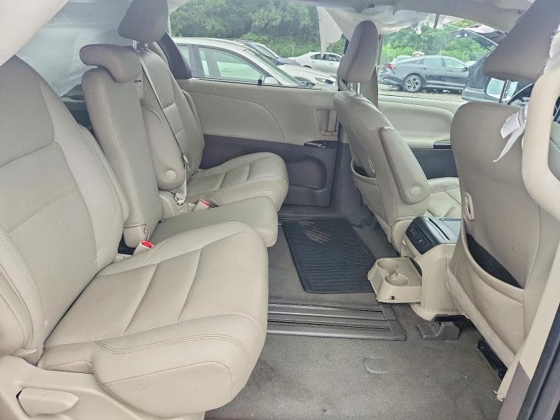 2020 TOYOTA SIENNA XLE 8-PASSENGER 11