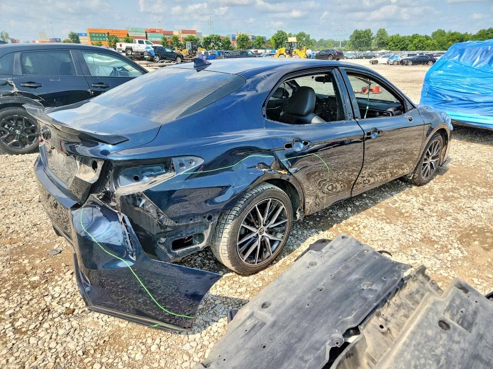 2021 TOYOTA CAMRY SE 3