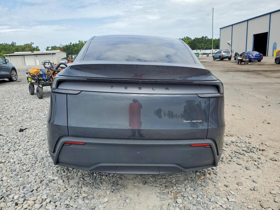 2026 TESLA MODEL Y 6