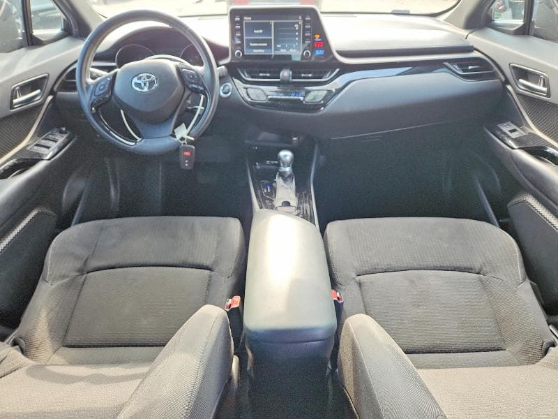 2019 TOYOTA C-HR XLE 8