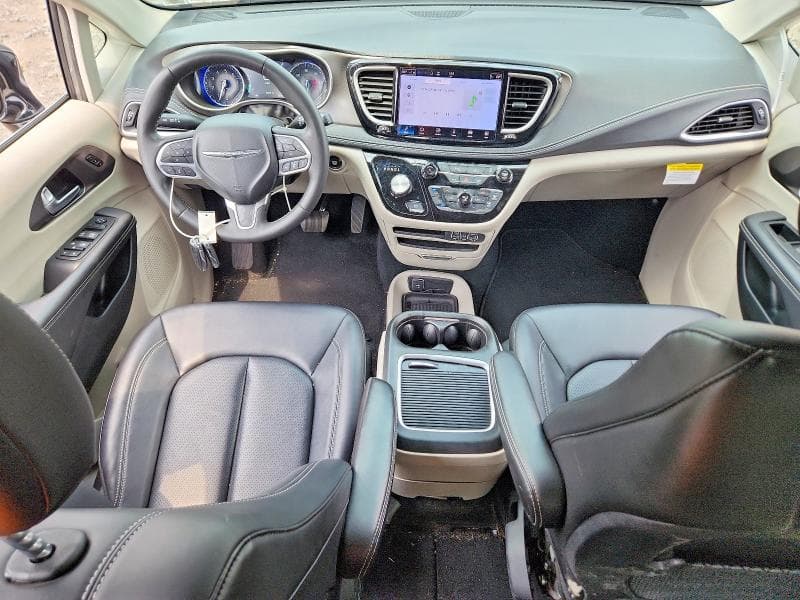 2024 CHRYSLER PACIFICA TOURING L 8