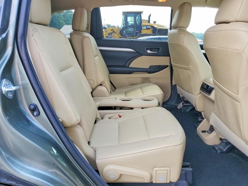 2018 TOYOTA HIGHLANDER XLE 11