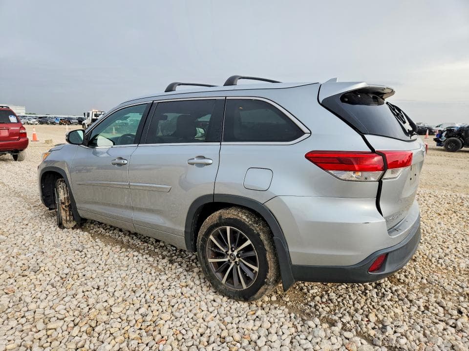 2017 TOYOTA HIGHLANDER XLE 2