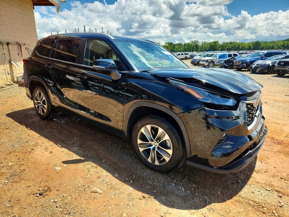 2023 TOYOTA HIGHLANDER XLE 4