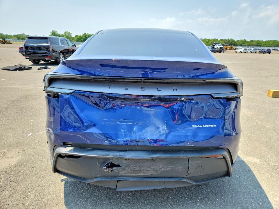 2026 TESLA MODEL Y 6