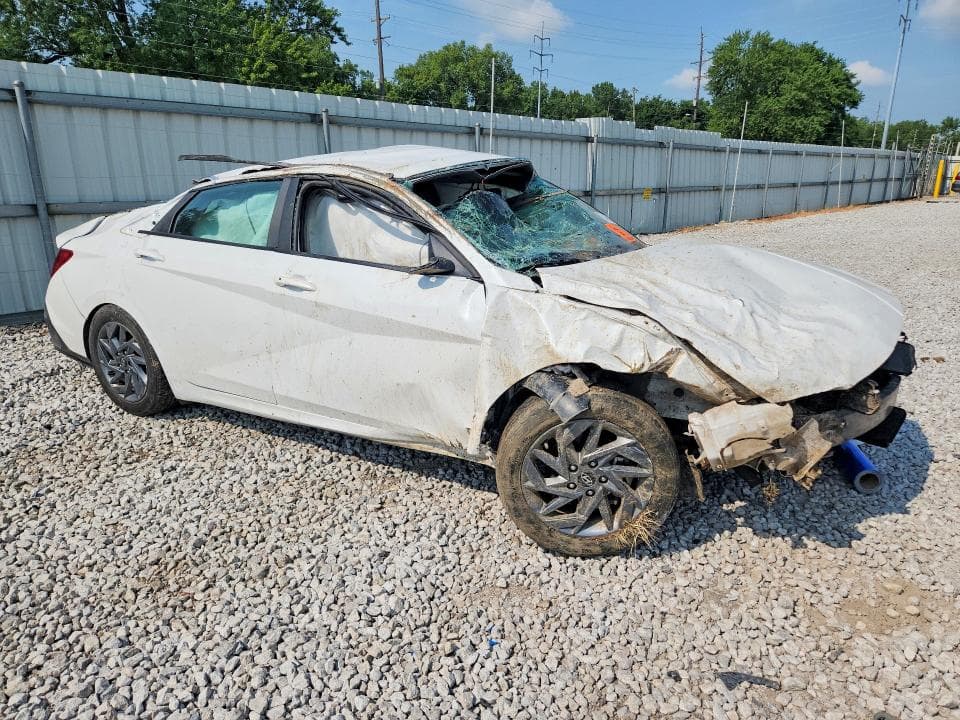 2024 HYUNDAI ELANTRA SEL 4