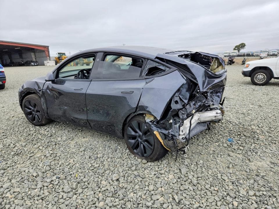 2025 TESLA MODEL Y 2