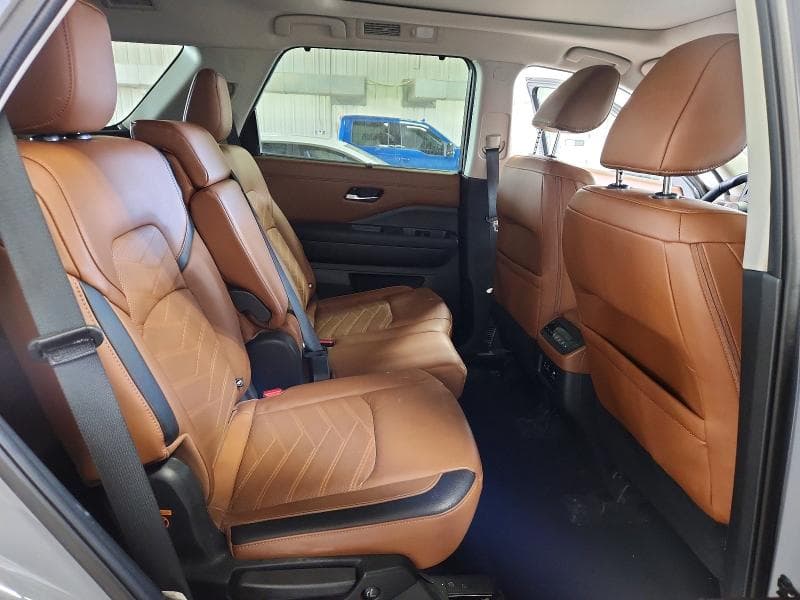 2025 NISSAN PATHFINDER PLATINUM 11