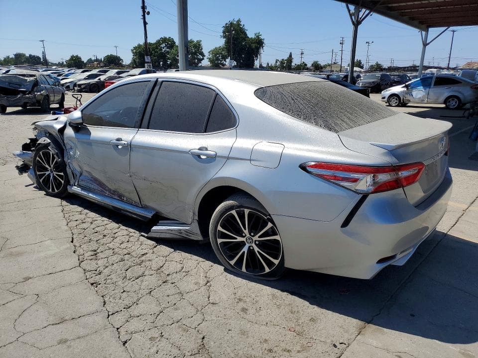 2018 TOYOTA CAMRY SE 2