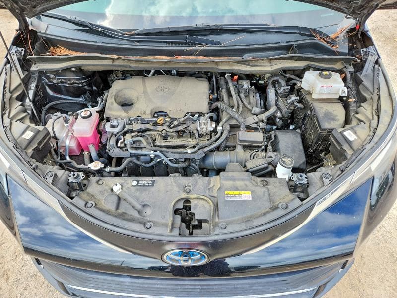 2022 TOYOTA SIENNA XLE 12