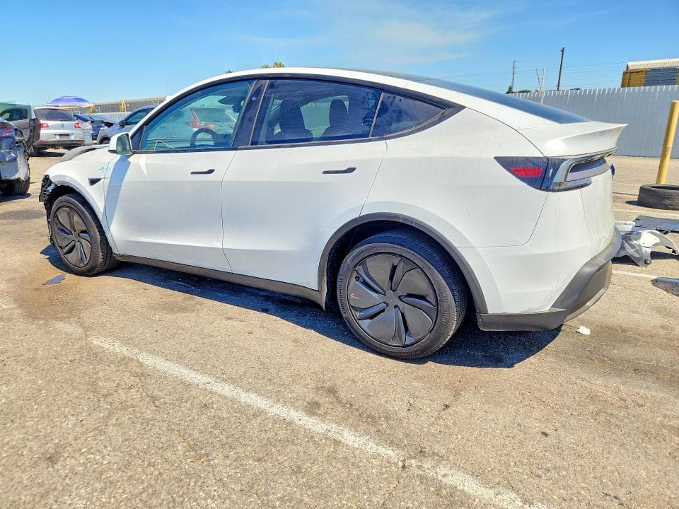 2026 TESLA MODEL Y 2