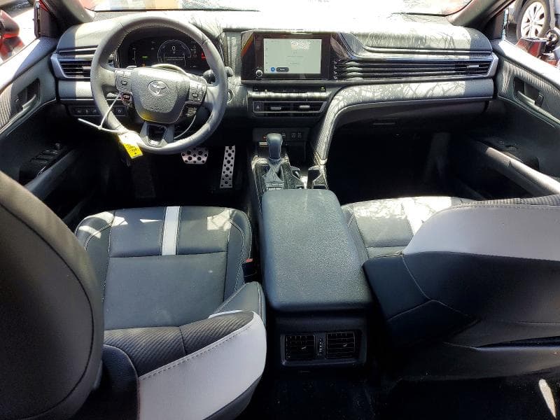 2025 TOYOTA CAMRY SE 8