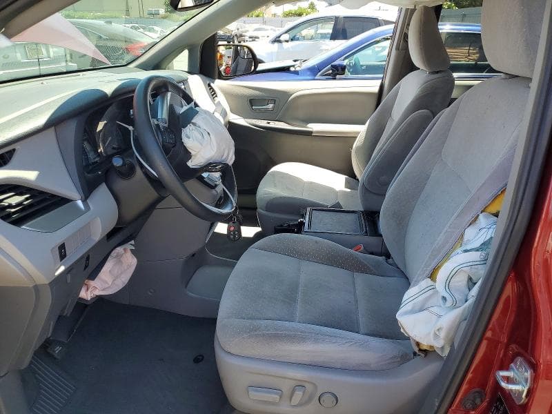 2019 TOYOTA SIENNA LE 7