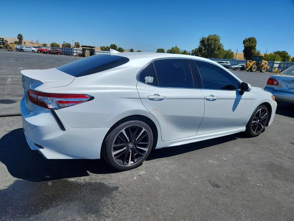 2020 TOYOTA CAMRY XSE 3