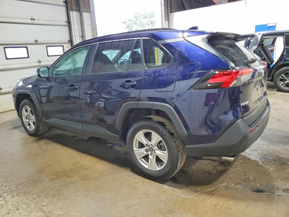 2021 TOYOTA RAV4 XLE 2