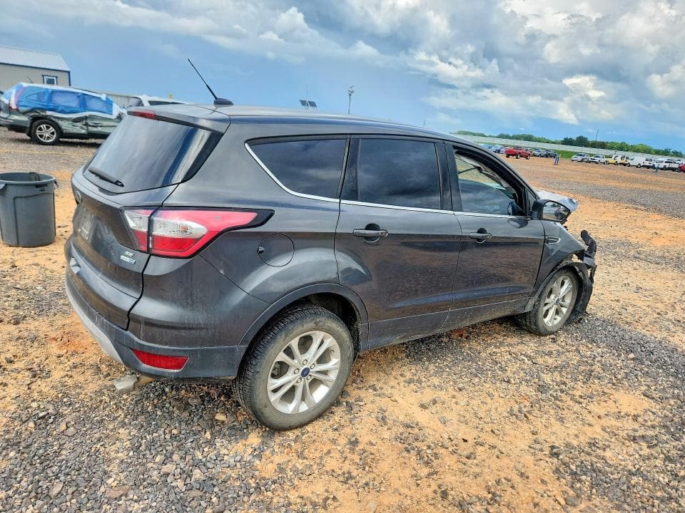2017 FORD ESCAPE SE 3