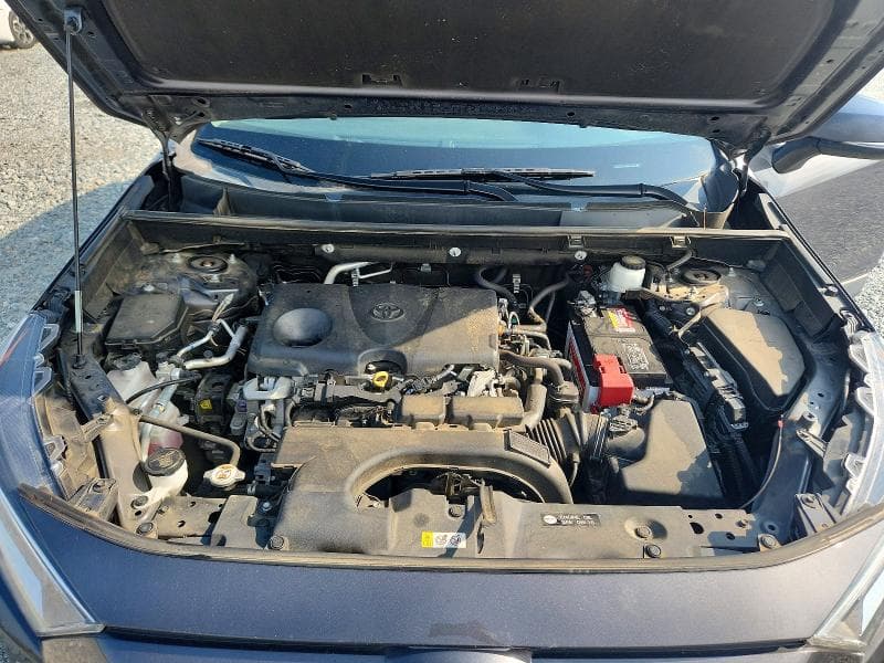 2021 TOYOTA RAV4 XLE 12