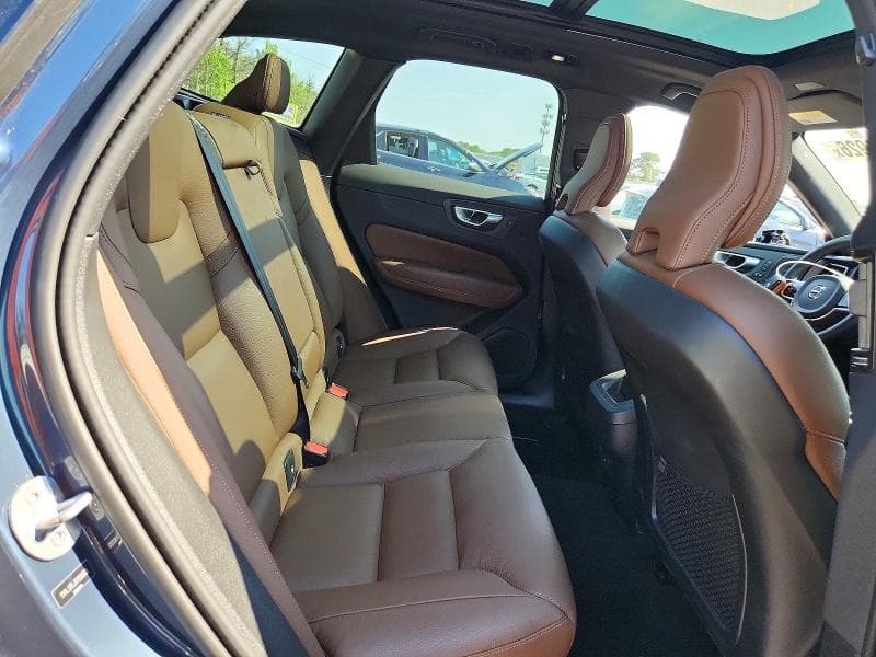 2024 VOLVO XC60 PLUS 11