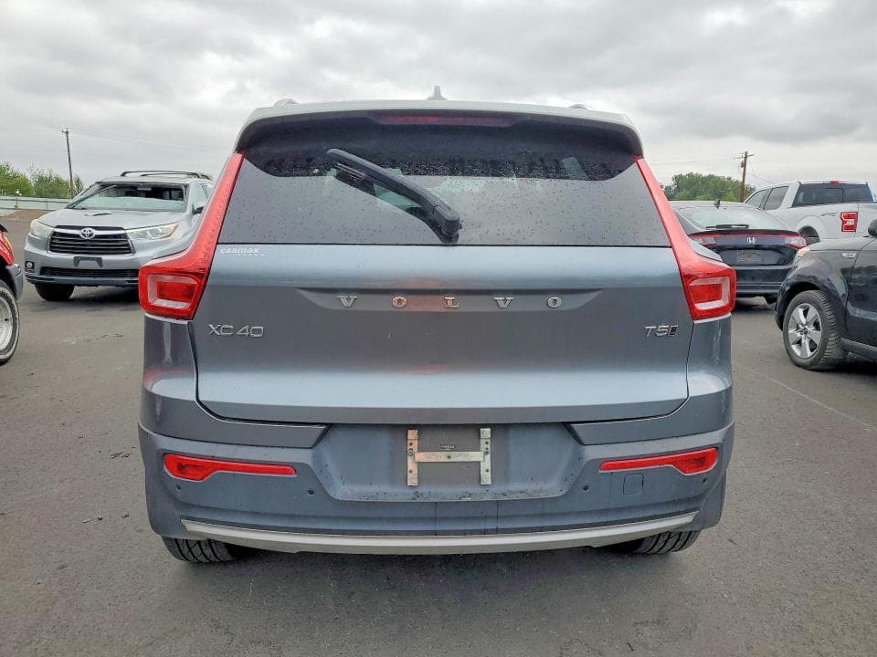 2019 VOLVO XC40 T5 MOMENTUM 6