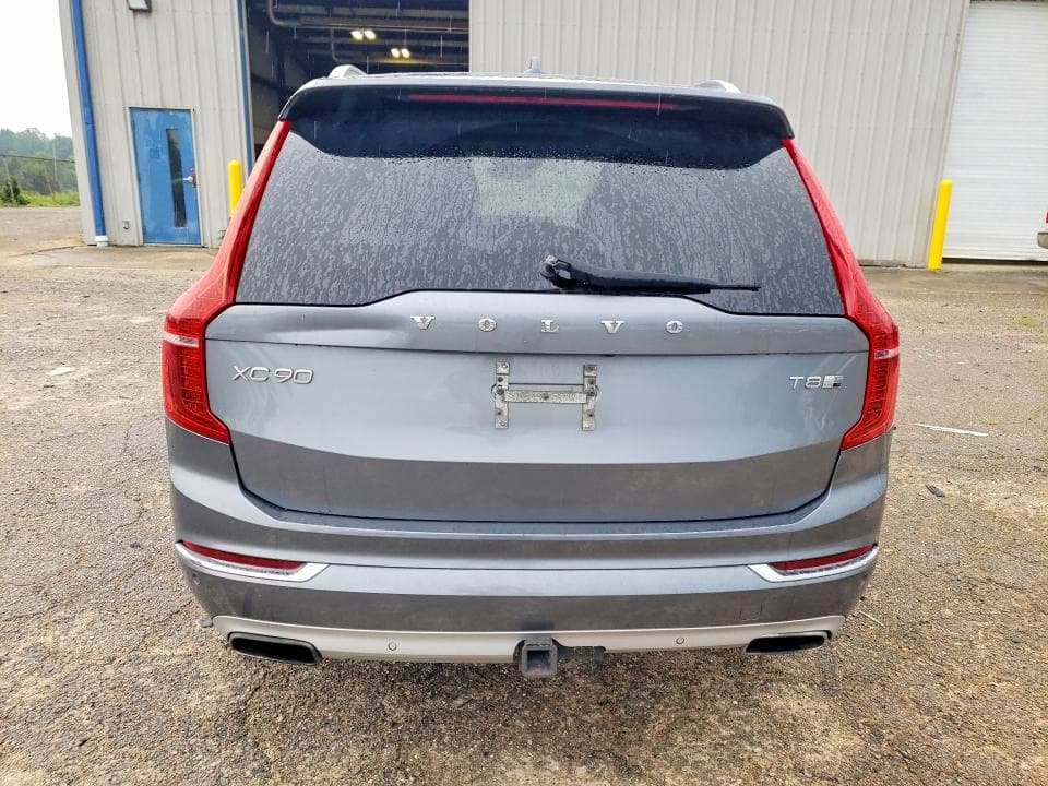 2017 VOLVO XC90 T8 6