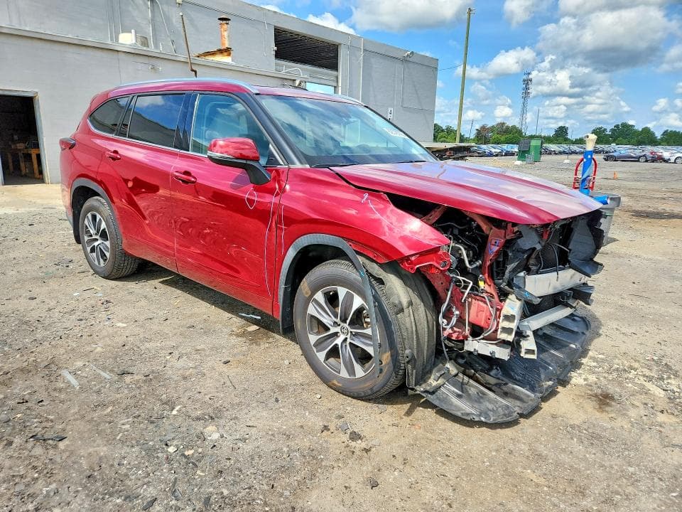 2021 TOYOTA HIGHLANDER XLE 4