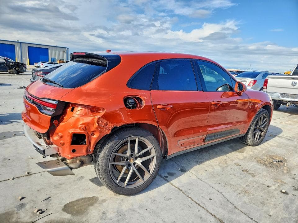 2023 PORSCHE MACAN BASE 3