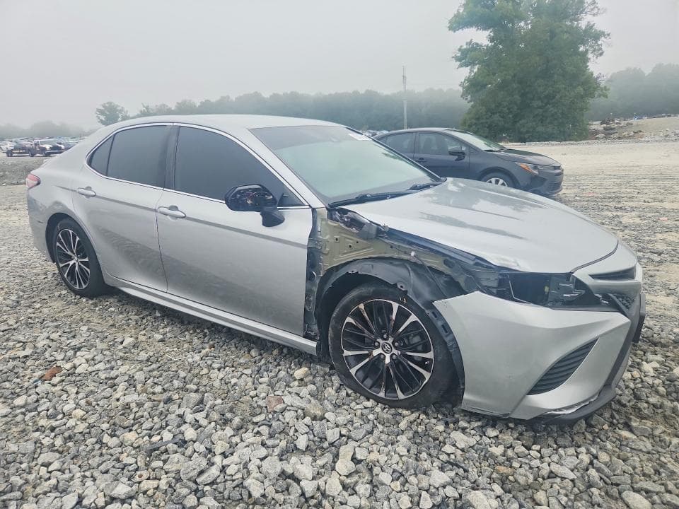 2019 TOYOTA CAMRY SE 4