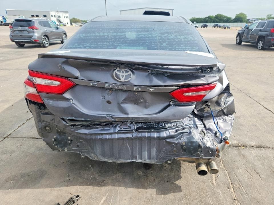 2018 TOYOTA CAMRY SE 6