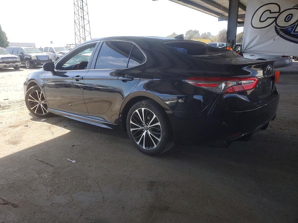 2019 TOYOTA CAMRY SE 2