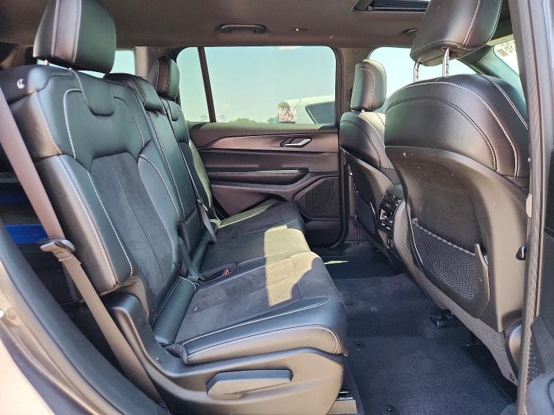 2024 JEEP GRAND CHEROKEE L LAREDO 11