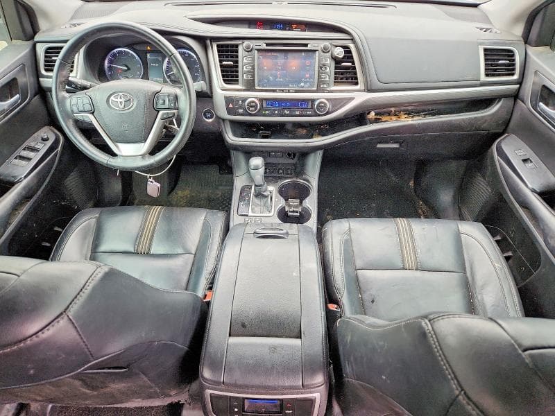 2018 TOYOTA HIGHLANDER SE 8
