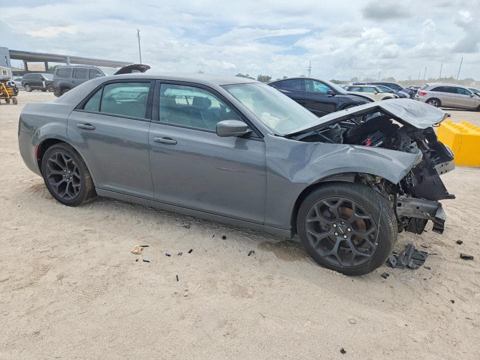 2019 CHRYSLER 300 S 4