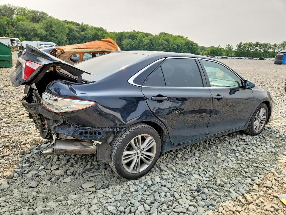 2017 TOYOTA CAMRY SE 3