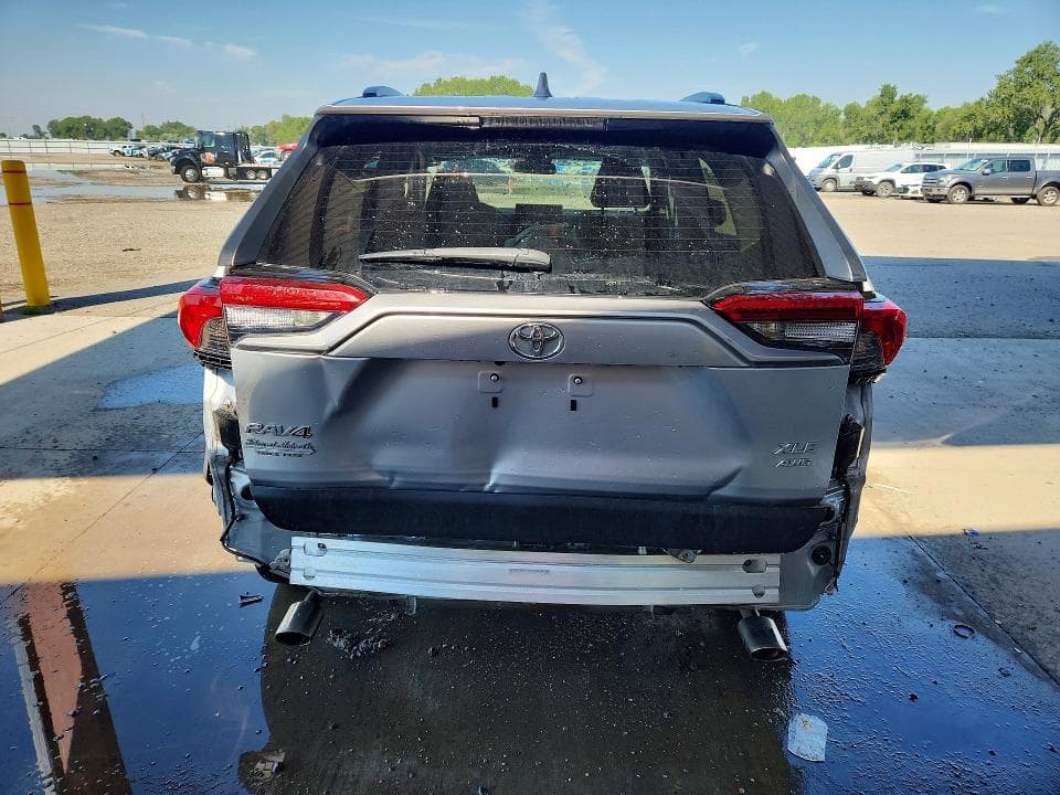 2019 TOYOTA RAV4 XLE 6