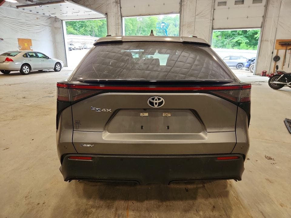2025 TOYOTA BZ4X XLE 6