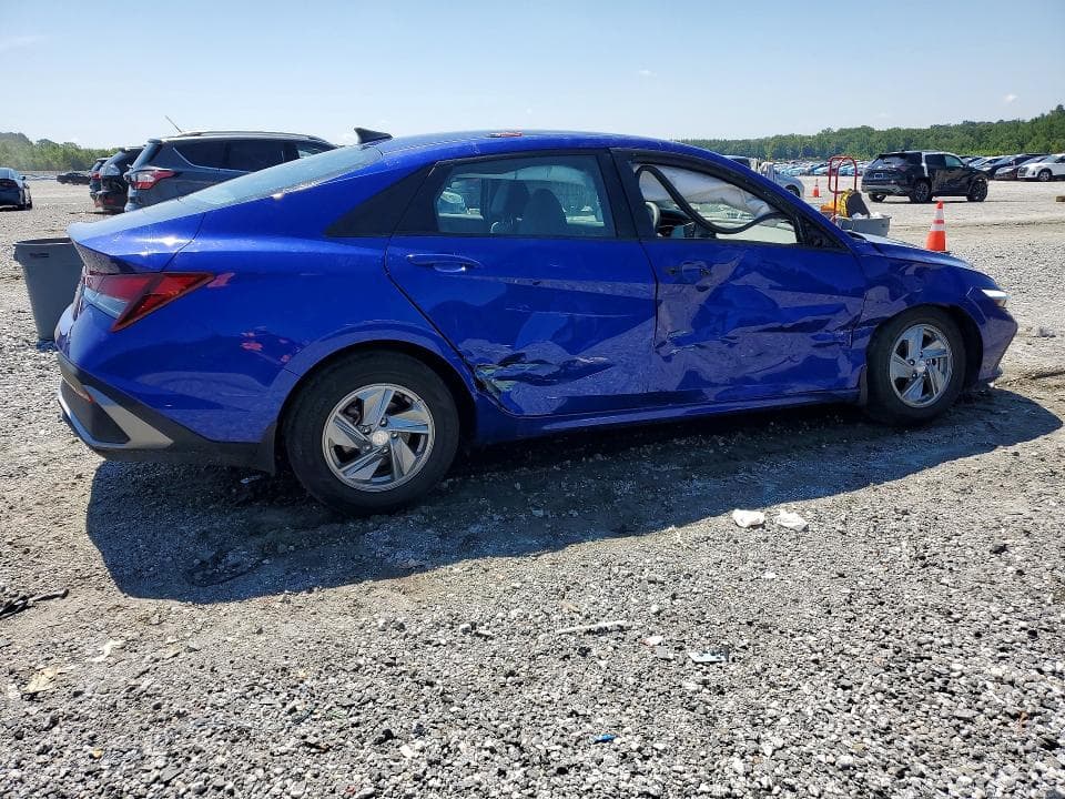 2024 HYUNDAI ELANTRA SE 3