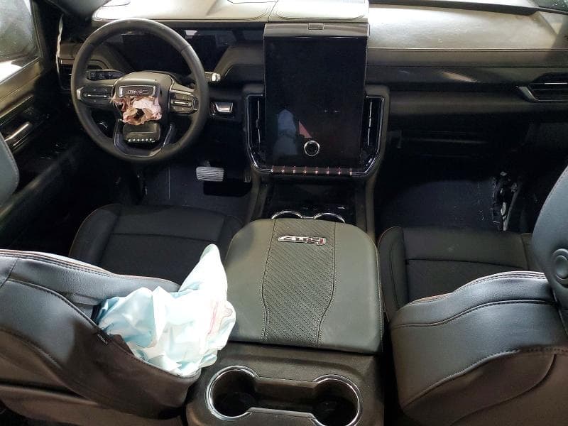 2025 GMC YUKON AT4 8