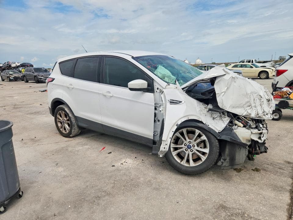 2017 FORD ESCAPE SE 4