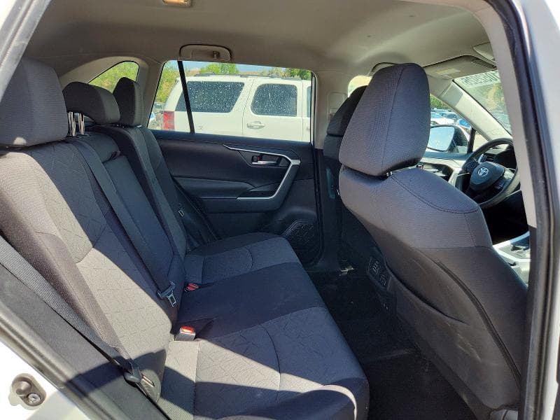 2021 TOYOTA RAV4 XLE 11
