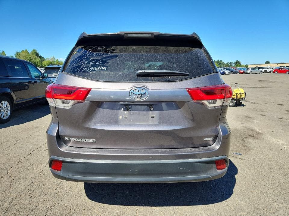2019 TOYOTA HIGHLANDER LE 6